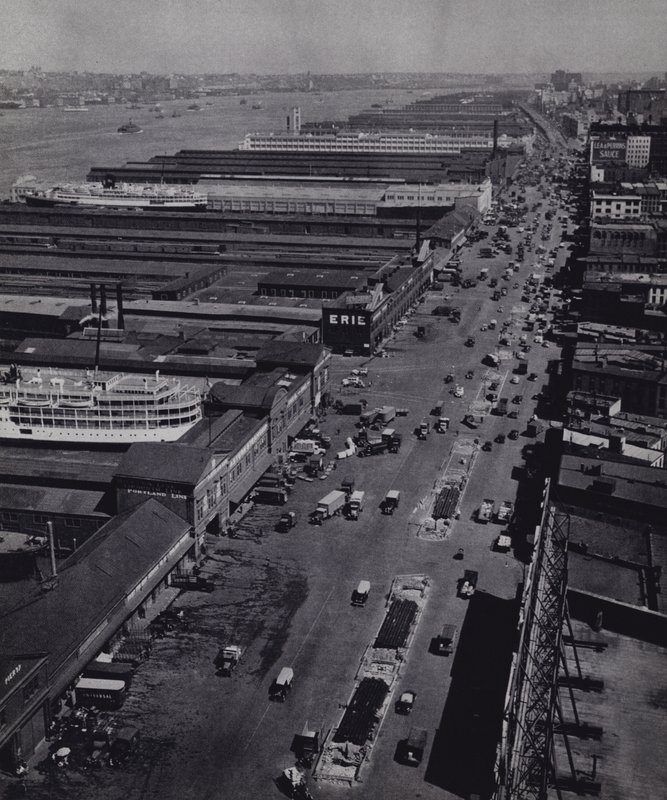Manhattan: West side motorvej (s/h foto) af Mario Bucovich