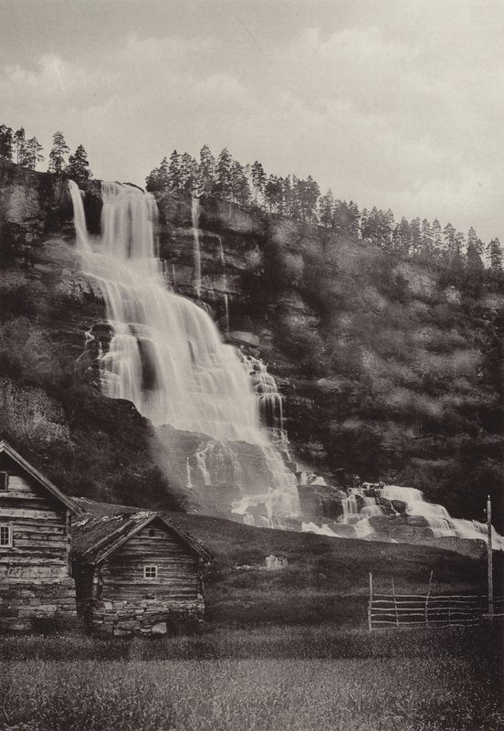 Tvindefos (s/h foto) af Norwegian Photographer