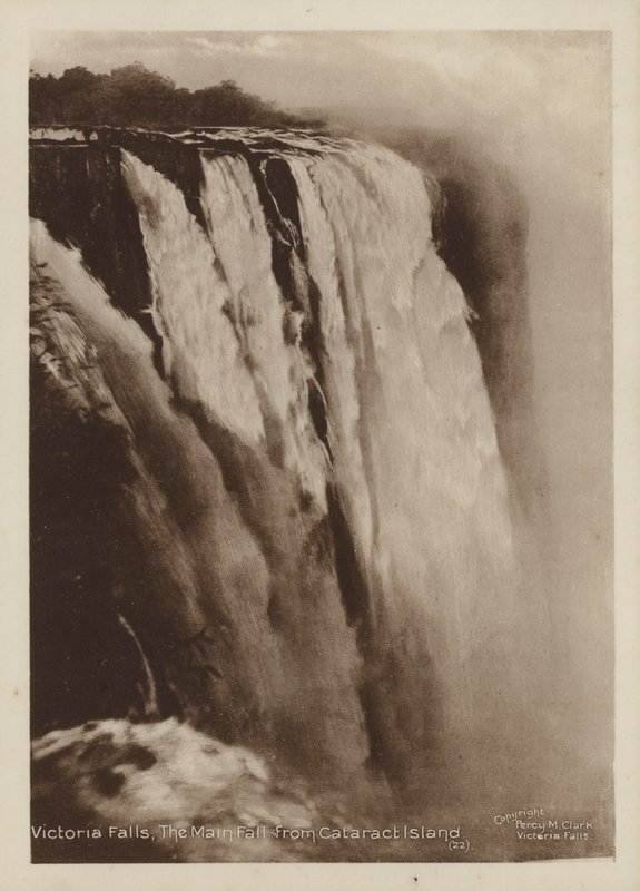 Victoria Falls, The Main Fall fra Cataract Island (s/h foto) af Percy M. Clark