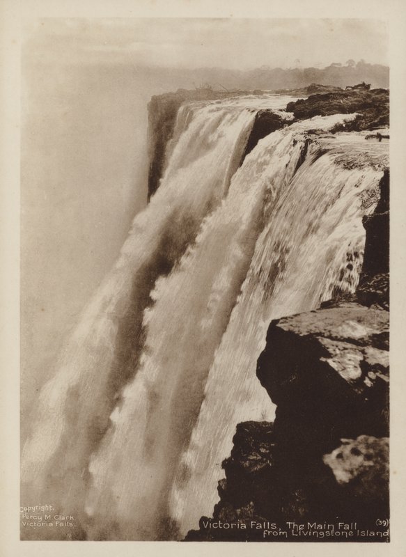 Victoria Falls, The Main Fall fra Livingstone Island (s/h foto) af Percy M. Clark