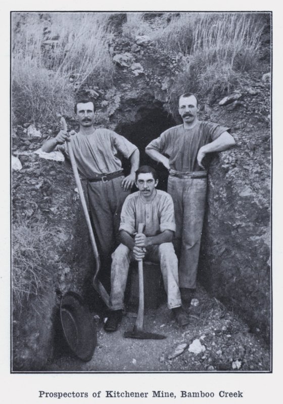 Prospectors of Kitchener Mine, Bamboo Creek (s/h foto) af Photographer Australian