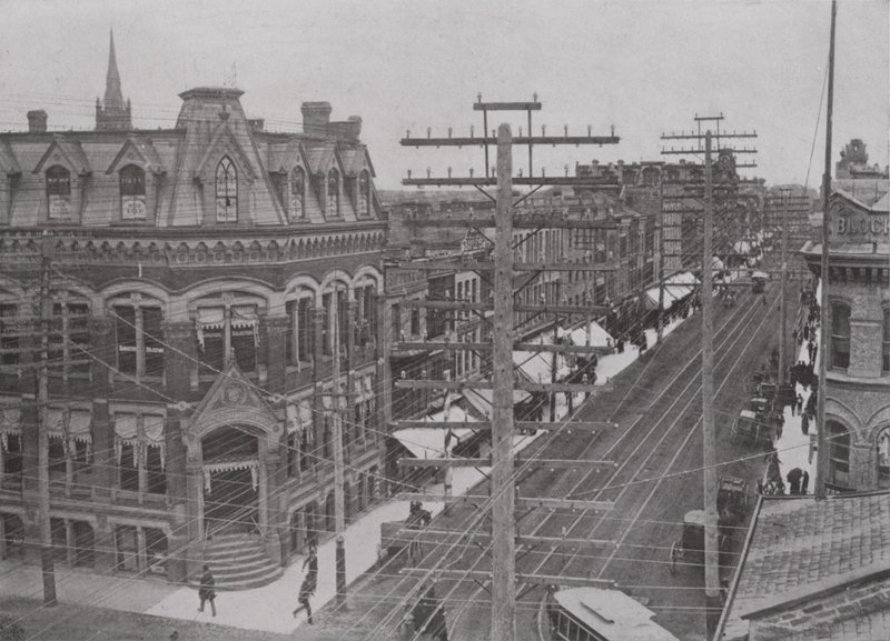 Dundas Street, Looking East, London, Ontario (s/h-billede) af Photographer Canadian