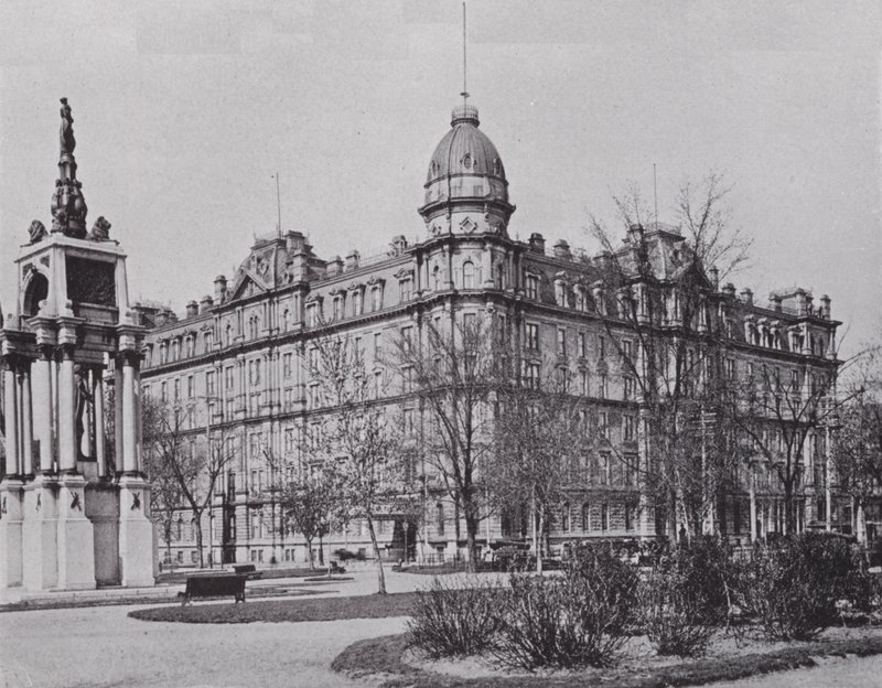 Windsor Hotel og Sir John A Macdonald Monument, Montreal (s/h-billede) af Photographer Canadian
