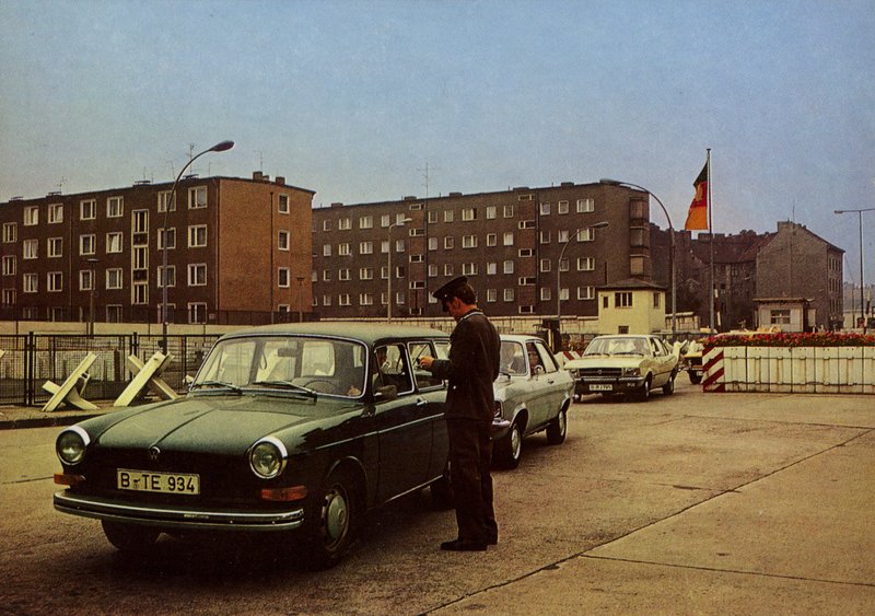 I henhold til aftalen mellem regeringen for Den Tyske Demokratiske Republik og Senatet i Vestberlin besøgende .... (farvefoto) af Photographer German