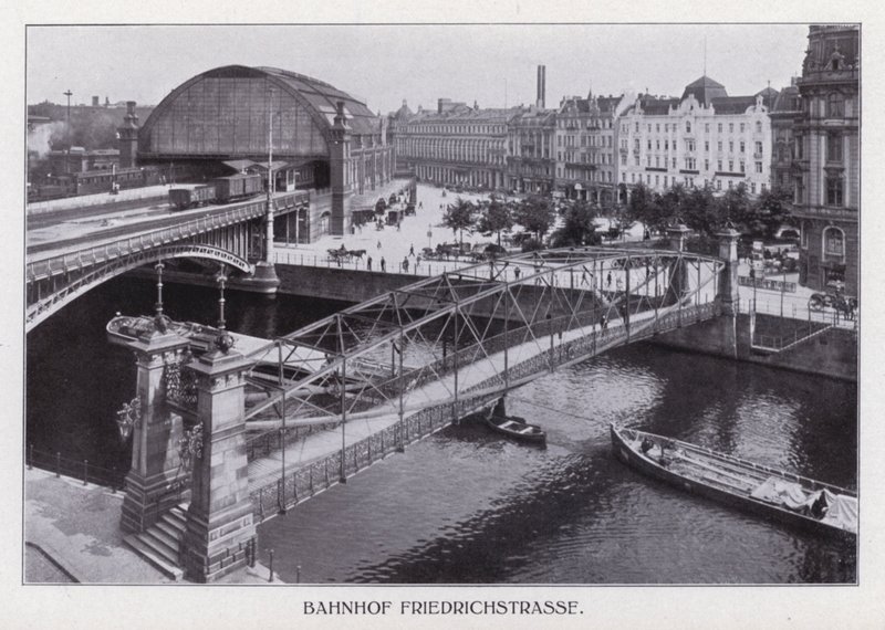 Berlin: Bahnhof Friedrichstrasse (s/h foto) af Photographer German