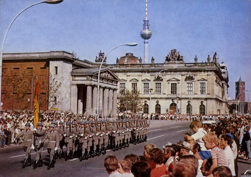 Berlin, hovedstaden i Den Tyske Demokratiske Republik (farvefoto) af Photographer German