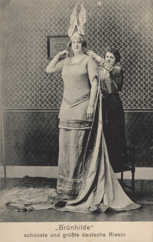 Brunhilde, den smukkeste og højeste tyske kæmpekvinde (s/h foto) af Photographer German