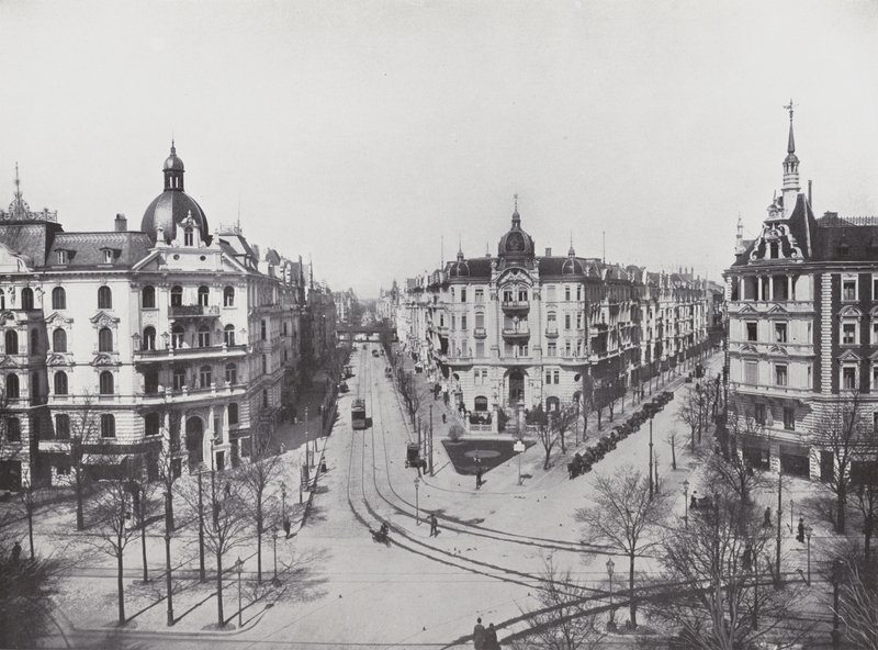 Charlottenburg, Kurfürstendamm, hjørnet af Uhlandstrasse og Grolmanstrasse (s/h foto) af Photographer German