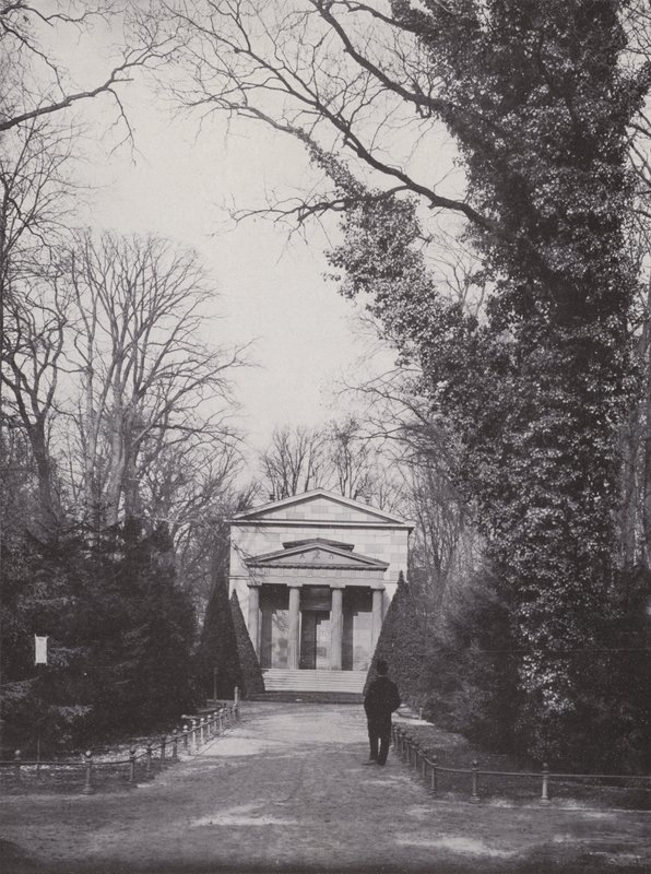 Charlottenburg, Mausoleum, udvendig (s/h foto) af Photographer German