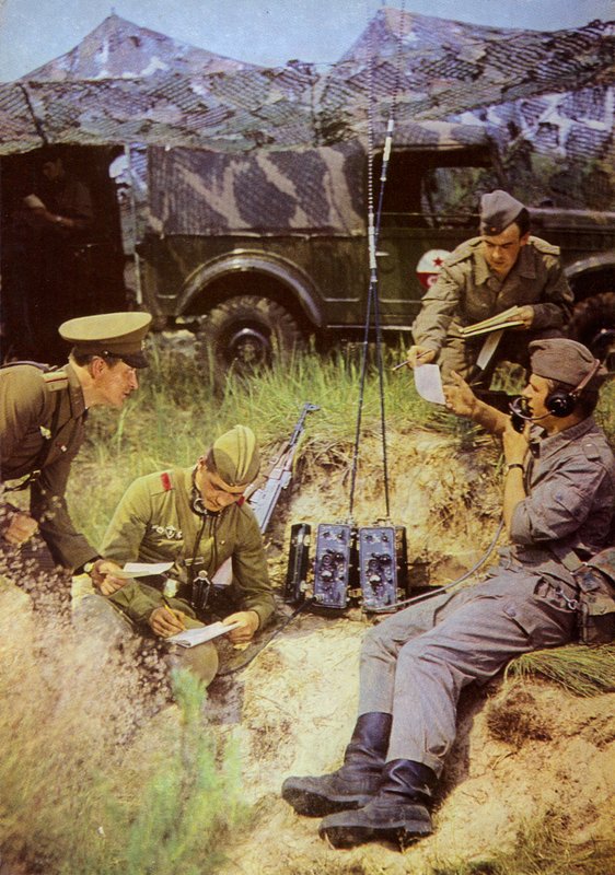 Våbenkammerater er klassebrødre, sammen er de uovervindelige (farvefoto) af Photographer German