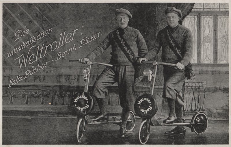 Felix Ruether og Bernhard Ricker, musikalske scooterkørere (s/h-billede) af Photographer German