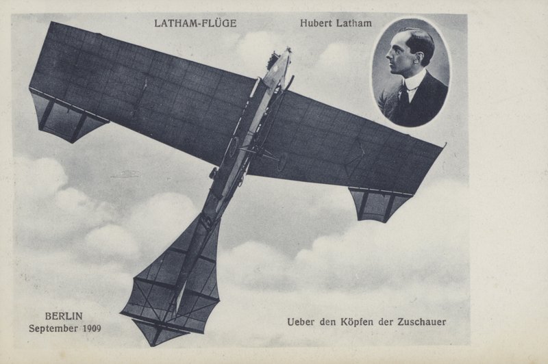 Den franske flyver Hubert Lathams flyvning over Berlin, september 1909 (s/h-foto) af Photographer German