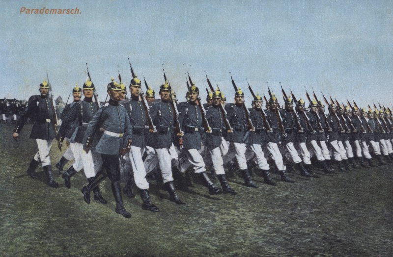 Tyske hærs infanterisoldater marcherer i parade (foto) af Photographer German