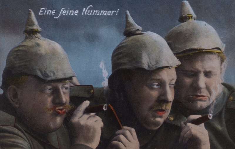 Tyske soldater nyder cigarer (farvet foto) af Photographer German
