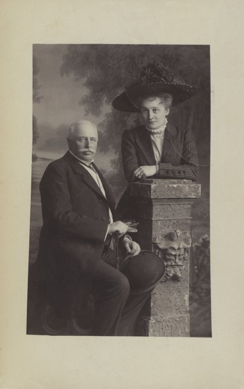 Graf Ferdinand von Zeppelin, tysk luftskibsdesigner og konstruktør, og hans kone Isabella (s/h foto) af Photographer German
