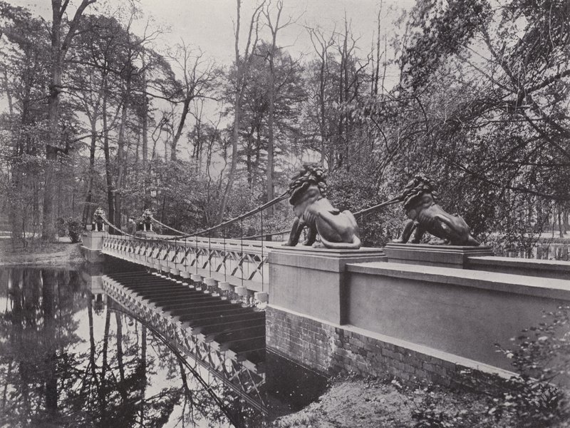 I Tiergarten, Lowenbrucke (s/h foto) af Photographer German