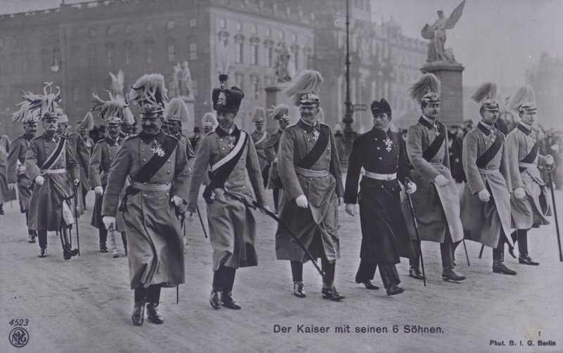 Kaiser Wilhelm II af Tyskland og hans seks sønner i militæruniform (s/h foto) af Photographer German