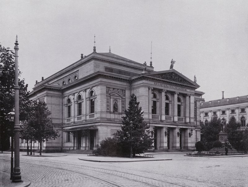 Leipzig: Gewandhaus og Mendelssohn-monumentet (s/h-foto) af Photographer German