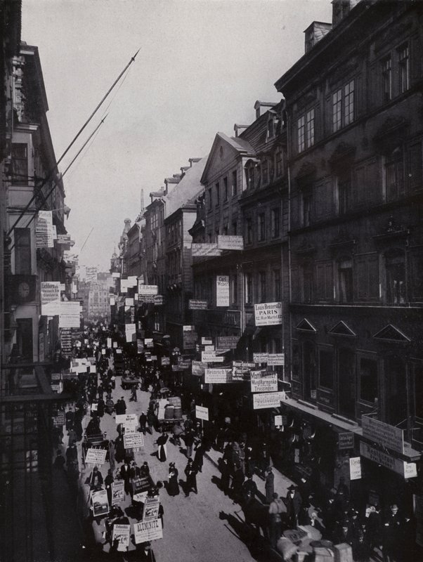 Leipzig: Petersstrasse under messen (s/h foto) af Photographer German