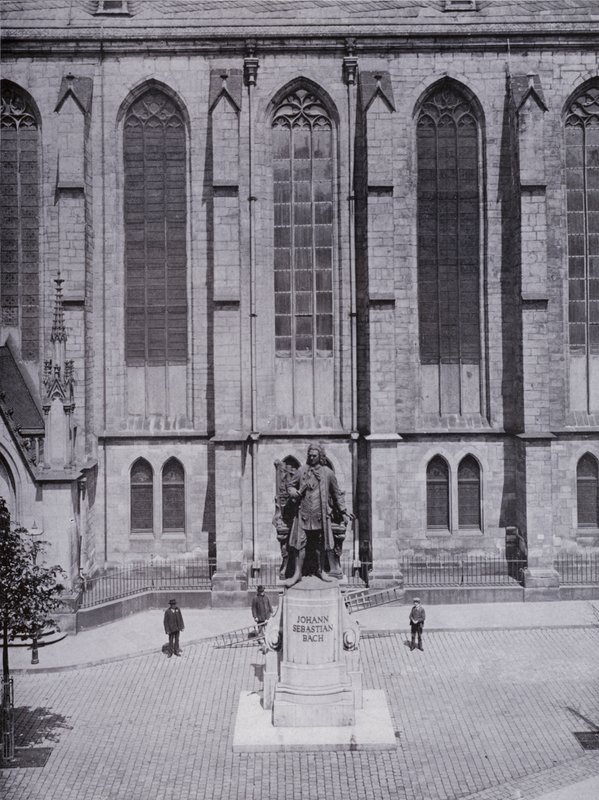 Leipzig: Thomaskirche med Bach monument (s/h foto) af Photographer German
