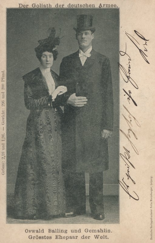Oswald Balling og hans kone, det højeste ægtepar i verden (s/h foto) af Photographer German
