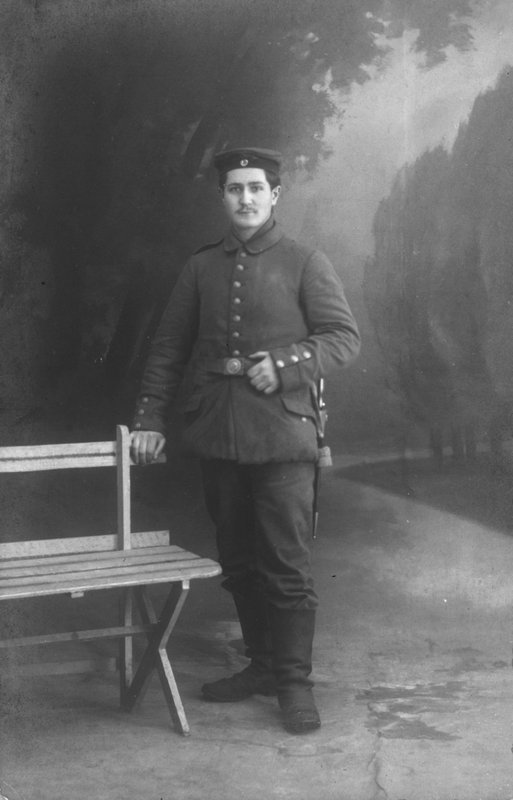 Portræt af en tysk soldat (s/h foto) af Photographer German