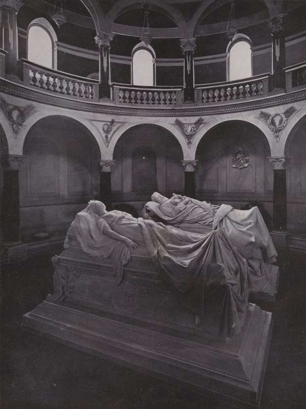 Potsdam, Fredskirken, mausoleum med sarkofager af kejser og kejserinde Friedrich (s/h foto) af Photographer German