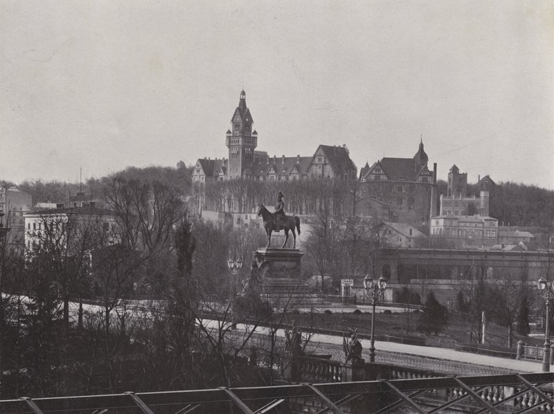 Potsdam, krigsskole og monument til kejser Wilhelm Des Grossen (s/h-foto) af Photographer German
