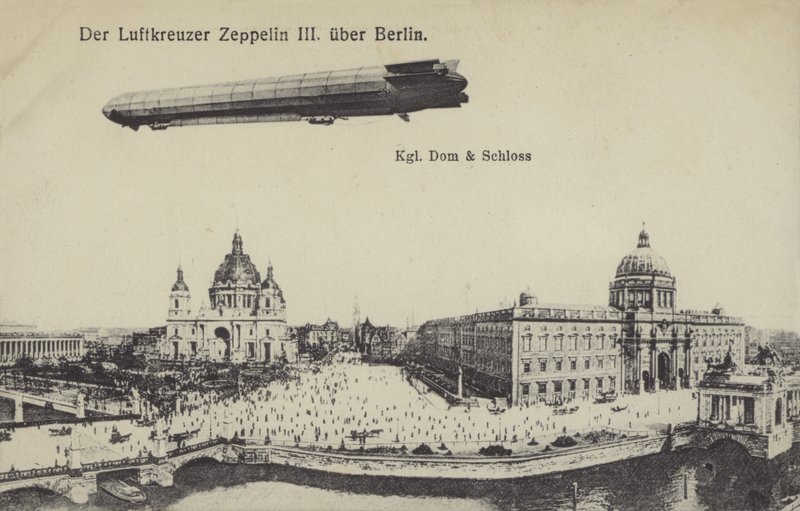 Zeppelin LZ III flyver over Berlin (s/h foto) af Photographer German