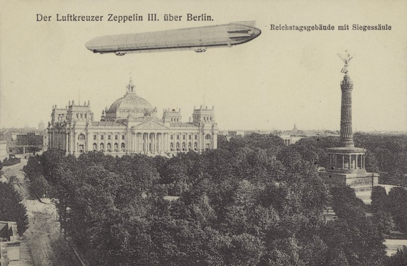 Zeppelin LZ III flyver over Berlin (s/h foto) af Photographer German