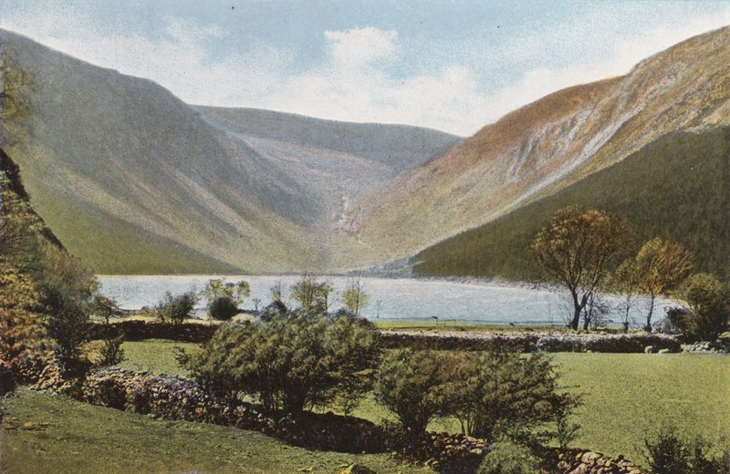 Irland: Upper Lake, Glendalough, County Wicklow (farvet foto) af Photographer Irish