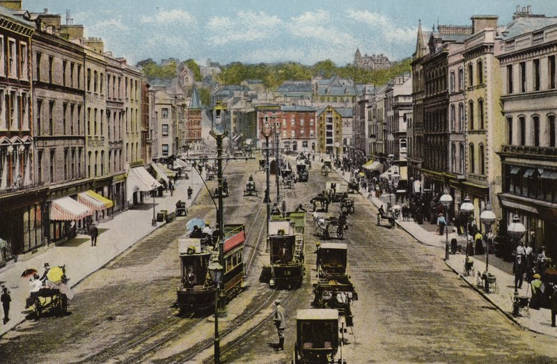 Sydirland: Patrick Street, Cork (farvet foto) af Photographer Irish