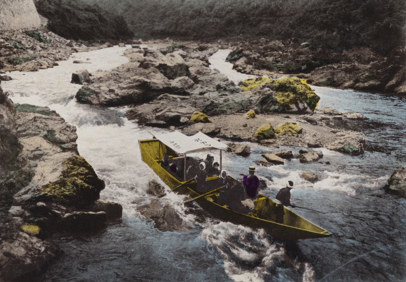 Japan, ca. 1912: Arashiyama, ved foden af Hozu-strømfaldene, er kendt for sit landskab i hele imperiet, nær Kyoto (foto) af Photographer Japanese
