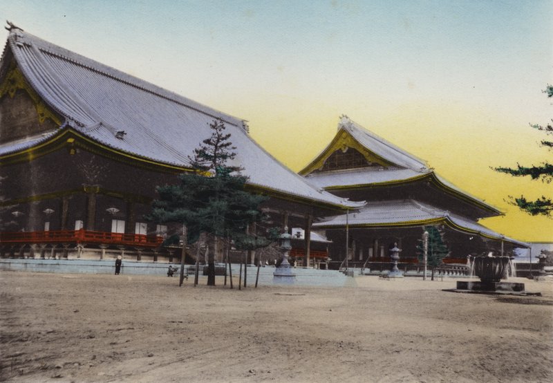 Japan, ca. 1912: Higashi Honganji-templet, Kyoto; Det er det største og dyreste tempel i Japan (foto) af Photographer Japanese