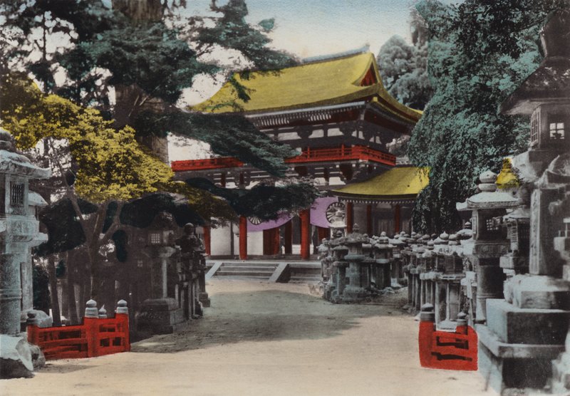Japan, ca. 1912: Kasuga Shinto-templet grundlagt i 767 i Nara, nær Kyoto (foto) af Photographer Japanese