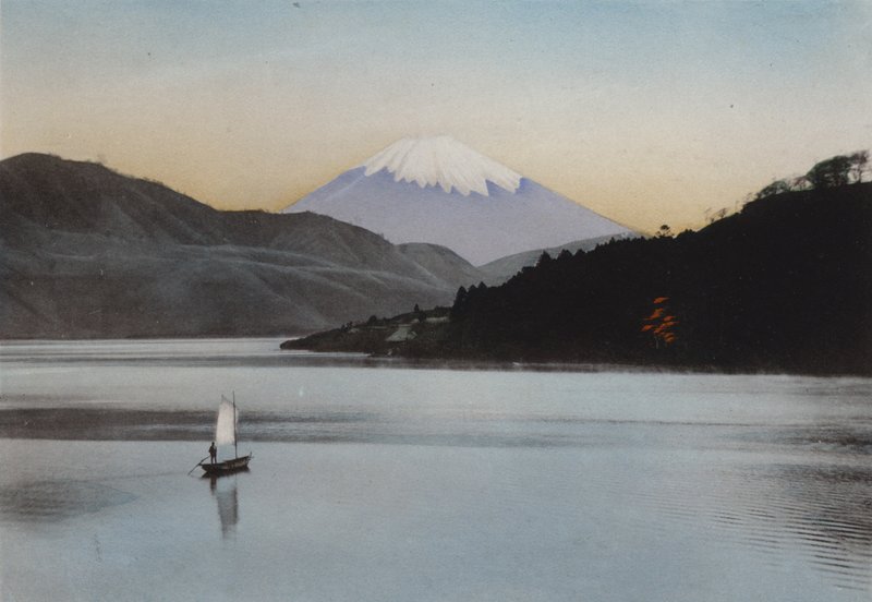 Japan, ca. 1912: Mount Fuji fra Hakone-søen (foto) af Photographer Japanese