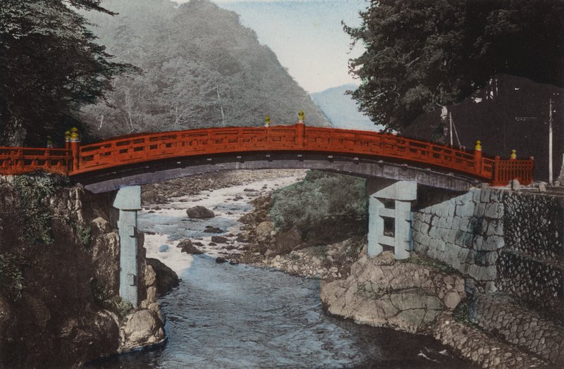 Japan, ca. 1912: Den hellige bro ved Nikko, 90 miles nord for Tokyo (foto) af Photographer Japanese