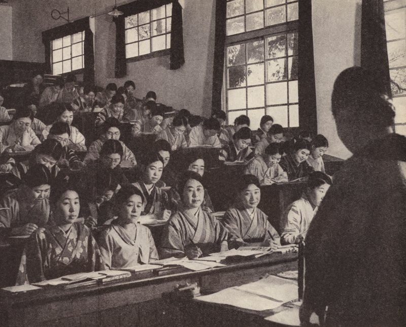 Unge japanske kvinder i deres sidste år på Women