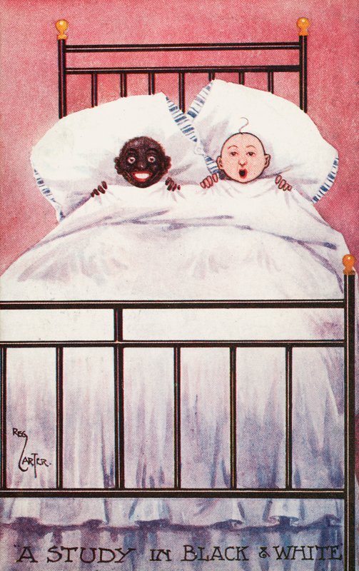 Sorte og hvide børn i en seng (farve litho) af Reg Carter