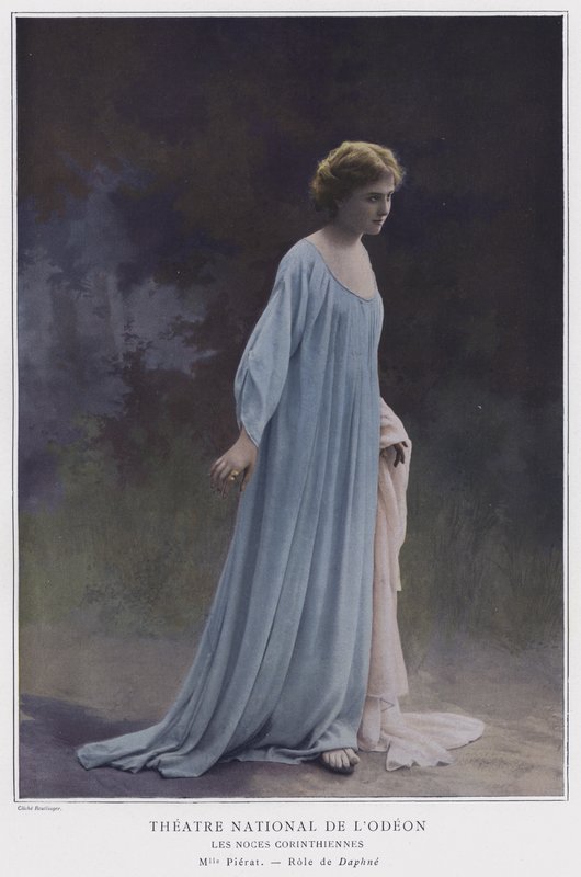 Marie-Therese Pierat som Daphne i Les Noces Corinthiennes (farvet foto) af Reutlinger Studio