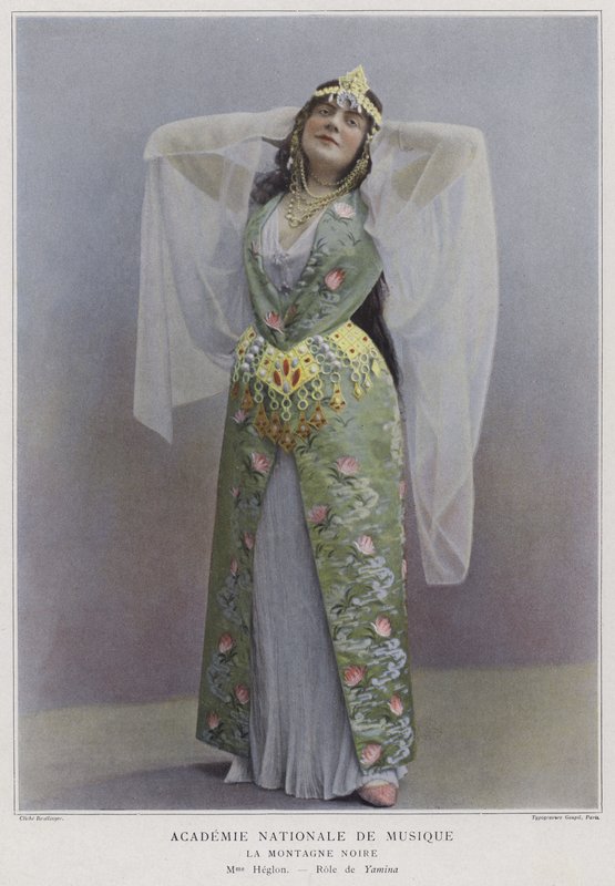 Meyriane Heglon som Yamina i La Montagne Noire (farvet foto) af Reutlinger Studio