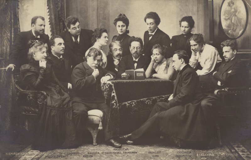 Anton Chekhov læser for medlemmer af Moskvas kunstteater af Russian Photographer