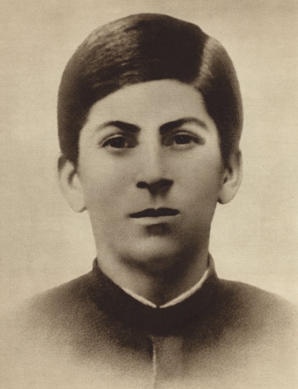 Joseph Stalin på tidspunktet for sin eksamen fra Gori divinity school, Georgia, 1894 af Russian Photographer