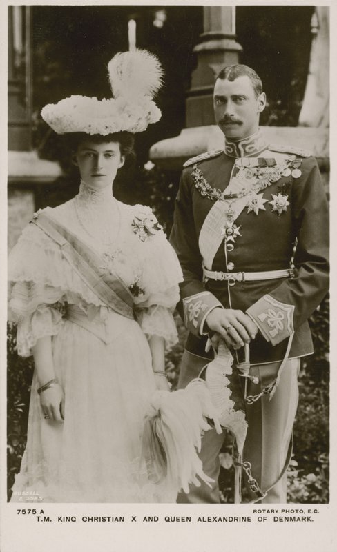 Kong Christian X og Dronning Alexandrine af Danmark (s/h foto) af Russian Photographer