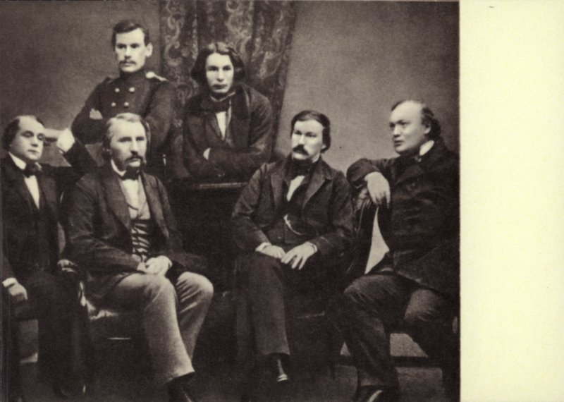 L N Tolstoi med forfattere-bidragydere af magasinet "Sovremennik", Peterburg af Russian Photographer