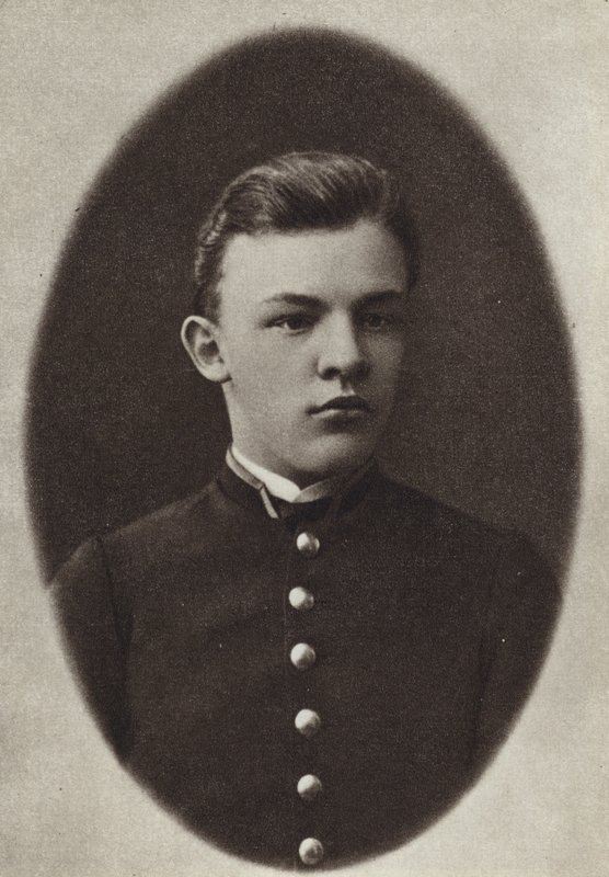 Lenin som uddannet gymnasium, Simbirsk, 1887 af Russian Photographer