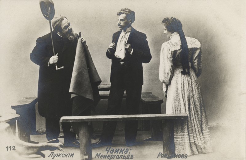 Den russiske skuespiller Vsevolod Meyerhold (i midten) i rollen som Treplev i Moskvas kunstteatres produktion af Anton Tjekhovs Mågen, 1898 af Russian Photographer