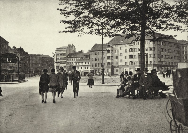Berlin: Bulow-Platz (s/h foto) af Sasha Stone