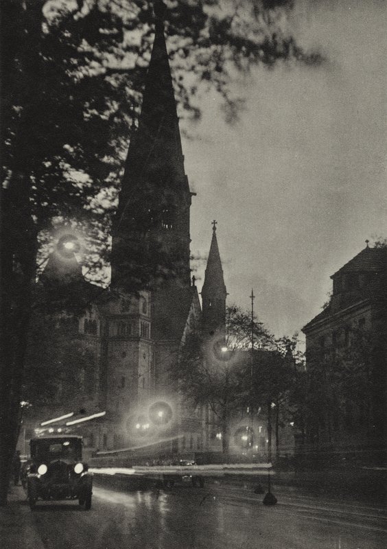 Berlin: Kaiser Wilhelm-Gedachtniskirche; Emperor William Memorial Church (s/h foto) af Sasha Stone