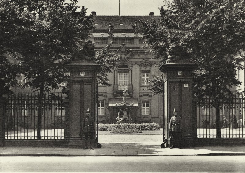 Berlin: Reichsprasidenten-Palais; Bopæl for republikkens præsident (s/h foto) af Sasha Stone